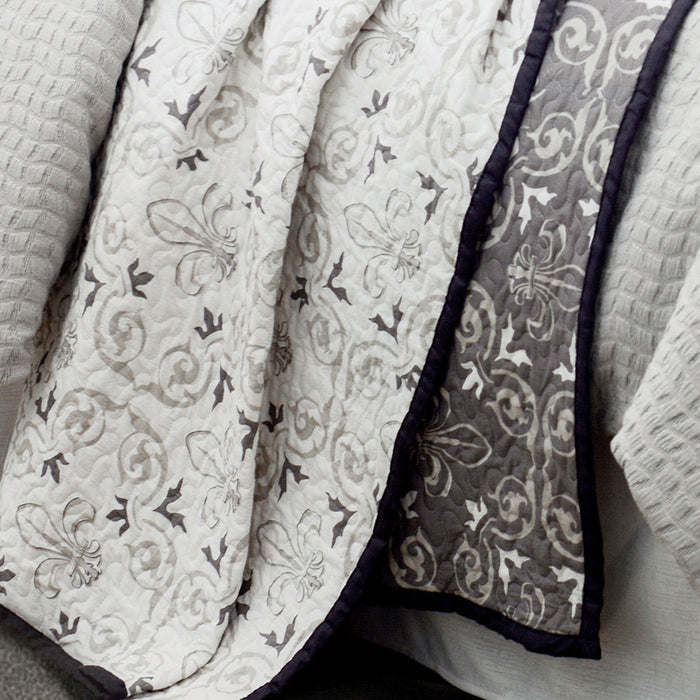 Fleur De Lis - Twin Reversible Quilt Set (Set of 2) - Gray / White