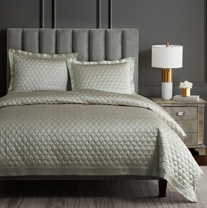 High Shine Satin - King Quatrefoil Quilt Set (Set of 3) - Champagne