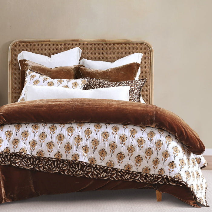 Woodstock - Full/Queen Reversible Quilt Set (Set of 3) - White / Tan