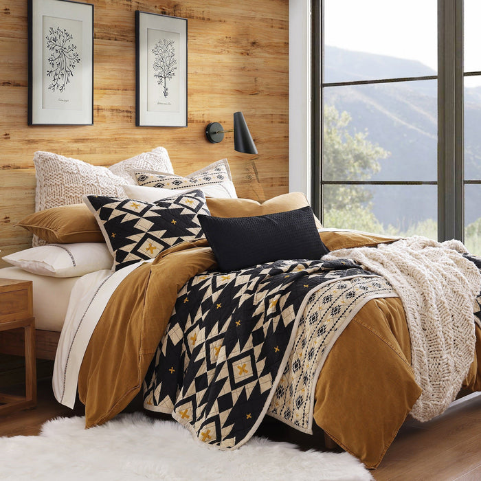 High Desert - King Reversible Quilt Set (Set of 3) - Black