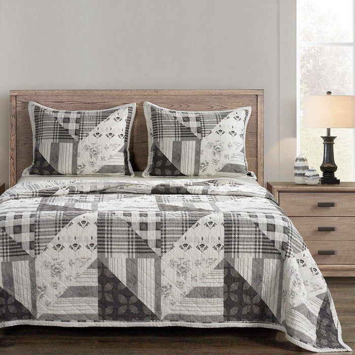 Patchwork Prairie - King Reversible Quilt Set (Set of 3) - Black