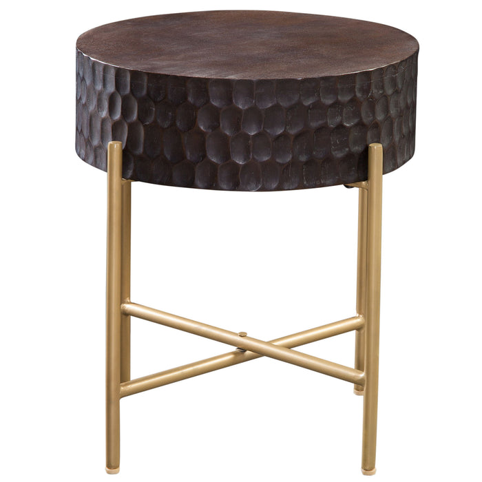 Bobbi - Round Table