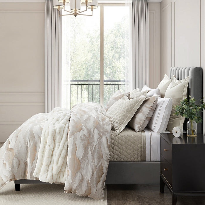 Serenity - King Modern Jacquard Comforter Set (Set of 3) - Champagne