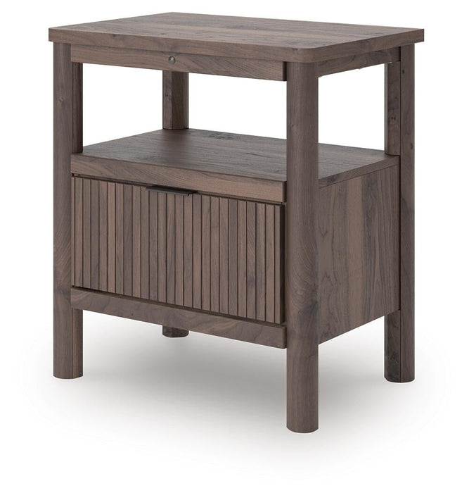 Pamytta King Panel Platform Bed, Dresser, Mirror and Nightstand
